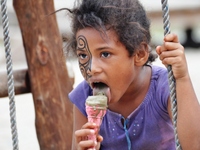 Hela Honiara vibrerar